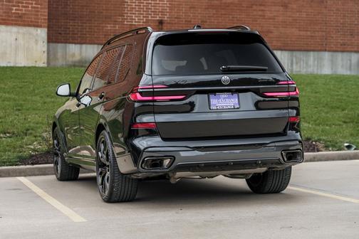 Black Sapphire Metallic 2026 BMW X7 xDrive40i