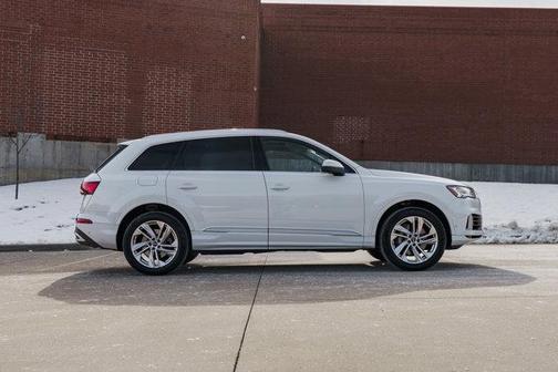 2022 Audi Q7 55 Premium Plus
