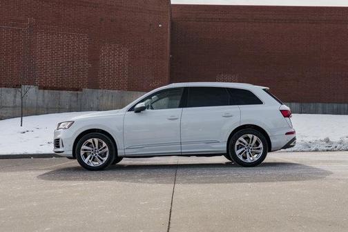 2022 Audi Q7 55 Premium Plus