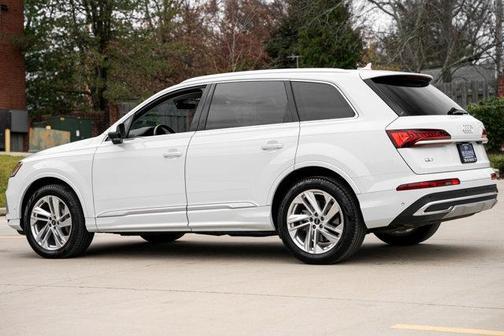 2022 Audi Q7 55 Premium Plus