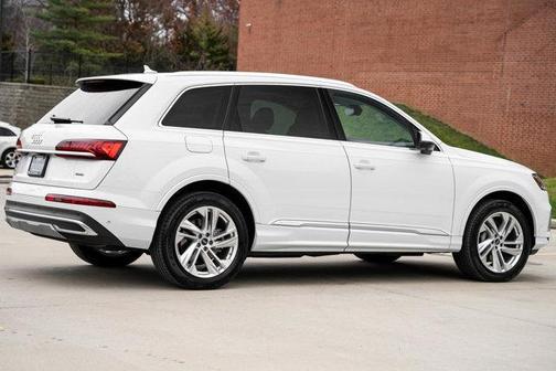 2022 Audi Q7 55 Premium Plus