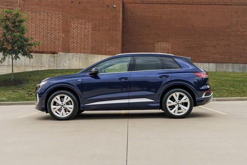 Navarra Blue Metallic 2023 Audi Q4 e-tron Premium Plus 50 quattro