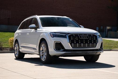 2025 Audi Q7 55 Premium Plus