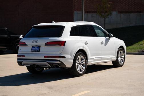 2025 Audi Q7 55 Premium Plus