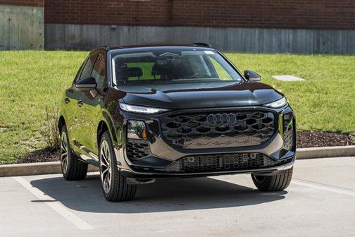Mythos Black Metallic 2026 Audi Q3 TFSI quattro S tronic