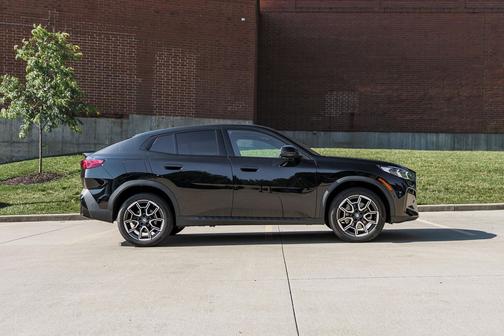Black Sapphire Metallic 2025 BMW X2 xDrive28i