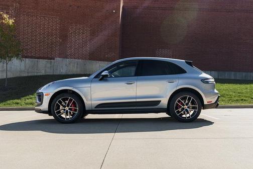 2022 Porsche Macan S