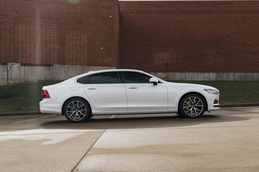 2018 Volvo S90 T6 Momentum