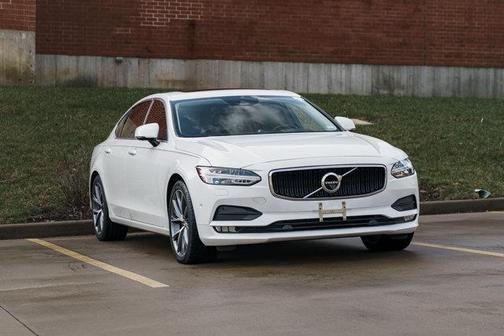 2018 Volvo S90 T6 Momentum