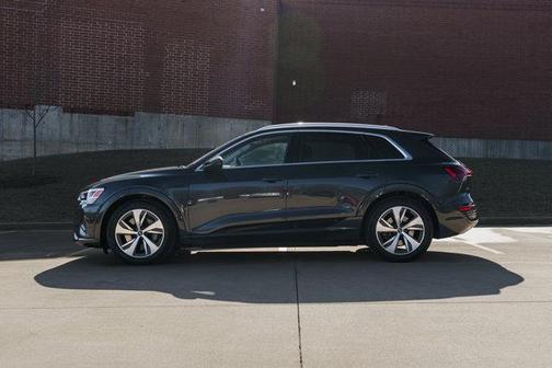 2024 Audi Q8 e-tron Premium Plus