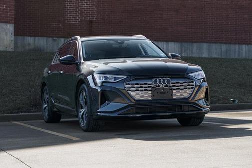 2024 Audi Q8 e-tron Premium Plus