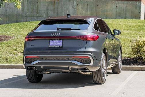 Tambora Gray Metallic 2026 Audi Q5 Sportback Premium TFSI quattro S tronic