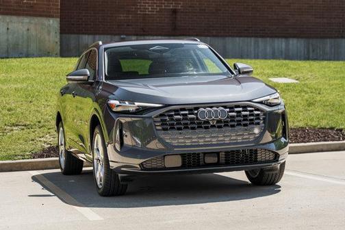 Tambora Gray Metallic 2025 Audi Q5 Premium Plus TFSI quattro S tronic