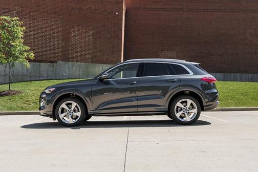 Tambora Gray Metallic 2025 Audi Q5 Premium Plus TFSI quattro S tronic