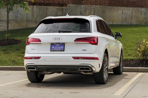 Glacier White Metallic 2023 Audi Q5 45 S line Premium Plus