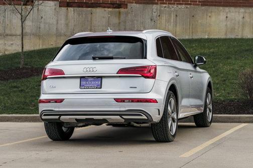 2022 Audi Q5 40 Premium Plus
