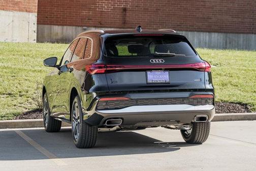 Mythos Black Metallic 2026 Audi Q5 Premium TFSI quattro S tronic