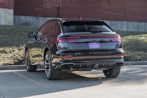 Mythos Black Metallic 2026 Audi Q8 55 Premium Plus