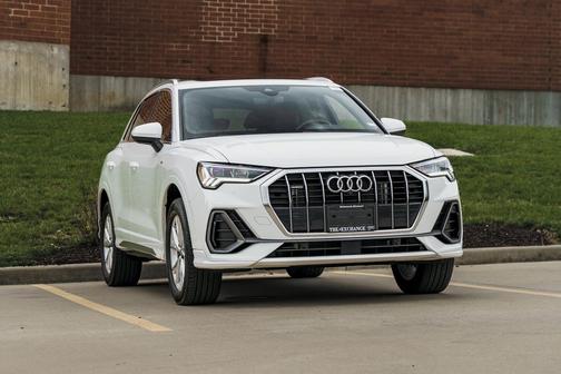 Ibis White 2023 Audi Q3 45 S line Premium Plus
