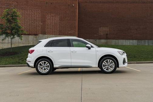 Ibis White 2023 Audi Q3 45 S line Premium Plus