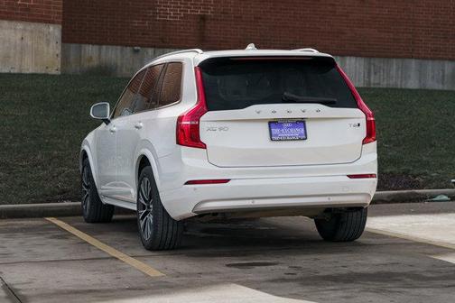 2022 Volvo XC90 T6 Momentum