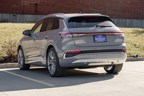 2025 Audi Q4 e-tron Premium Plus 55 quattro