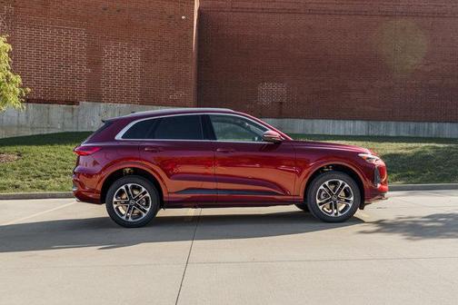 2025 Audi Q5 Premium Plus