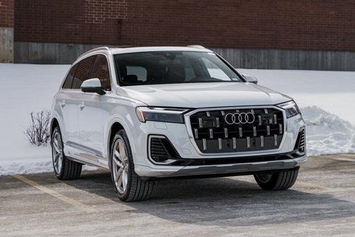 2025 Audi Q7 55 Premium Plus