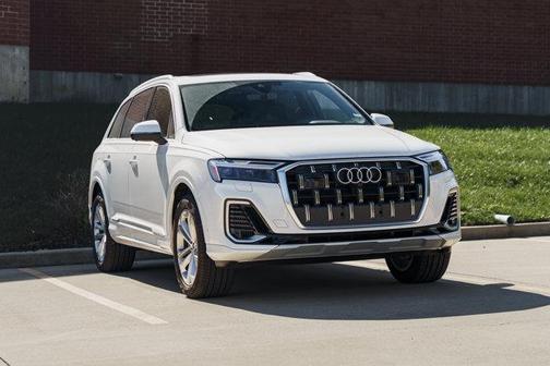 2025 Audi Q7 55 Premium Plus