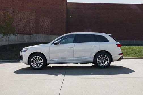2025 Audi Q7 55 Premium Plus