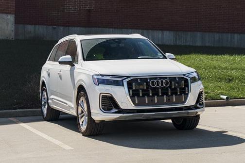 2025 Audi Q7 55 Premium Plus