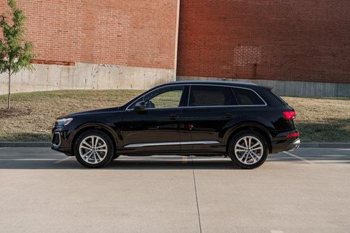 2025 Audi Q7 55 Premium Plus