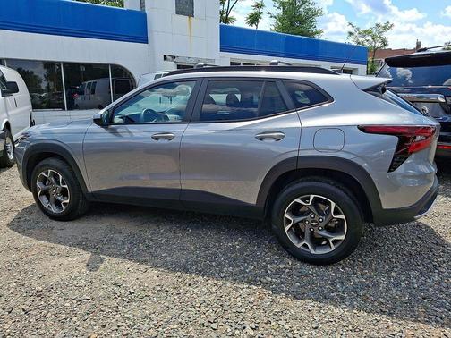Sterling Gray Metallic 2024 Chevrolet Trax LT