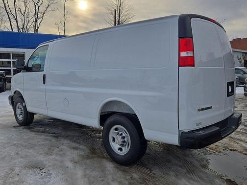 2025 Chevrolet Express 2500 RWD 2500 Regular Wheelbase WT