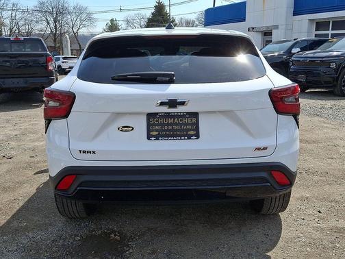 Summit White 2024 Chevrolet Trax FWD 1RS