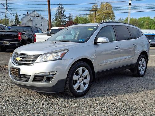 Silver Ice Metallic 2017 Chevrolet Traverse 1LT