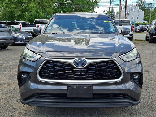 Magnetic Gray Metallic 2020 Toyota Highlander Hybrid LE
