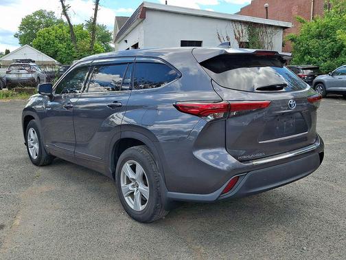 Magnetic Gray Metallic 2020 Toyota Highlander Hybrid LE