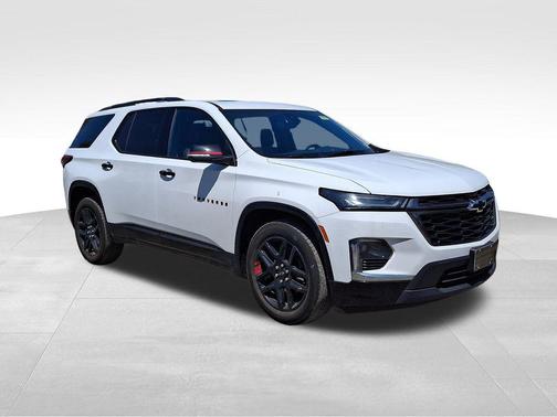 Summit White 2023 Chevrolet Traverse Premier