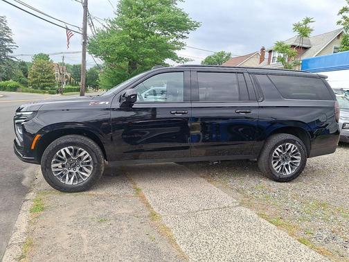 Black 2025 Chevrolet Suburban 4WD Z71