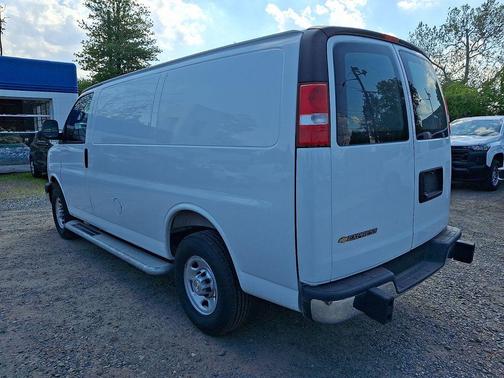 Summit White 2025 Chevrolet Express 2500 Work Van