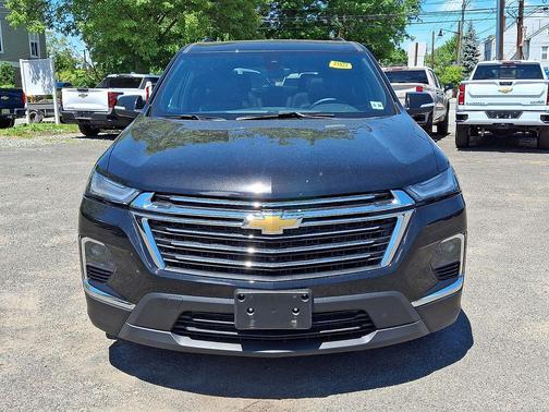 Mosaic Black Metallic 2023 Chevrolet Traverse LT Leather