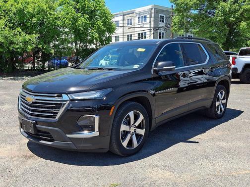 Mosaic Black Metallic 2023 Chevrolet Traverse LT Leather