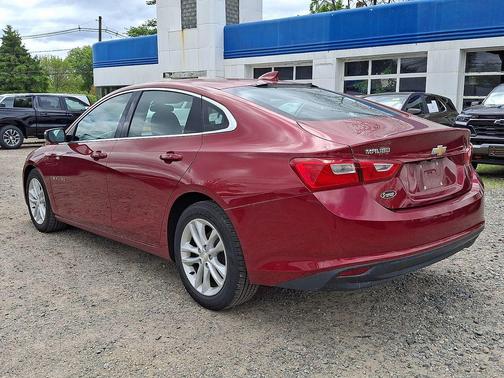 Cajun Red Tintcoat 2018 Chevrolet Malibu LT