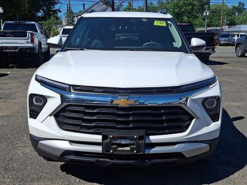 Summit White 2024 Chevrolet Trailblazer LT