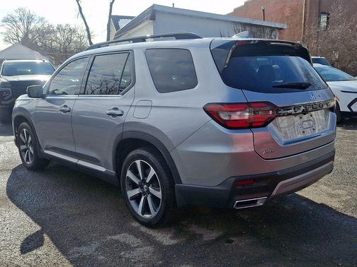 2025 Honda Pilot Touring 8-Passenger