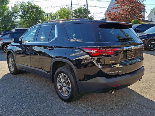 Mosaic Black Metallic 2023 Chevrolet Traverse LT Leather