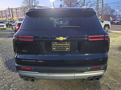 2024 Chevrolet Traverse LT