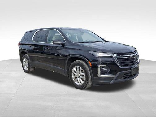 Mosaic Black Metallic 2023 Chevrolet Traverse LS