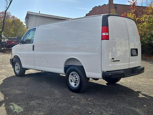 2025 Chevrolet Express 2500 RWD 2500 Regular Wheelbase WT